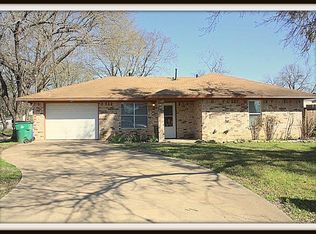 316 E White St, Pilot Point, TX 76258