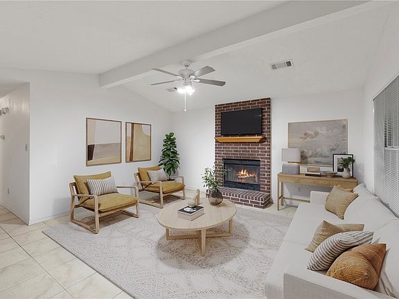 4th image of 2209 Emerald Dr