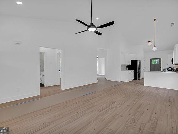 4th image of 181 Lake Club Dr