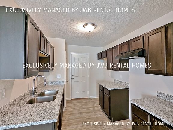 4th image of 2223 W 2nd St