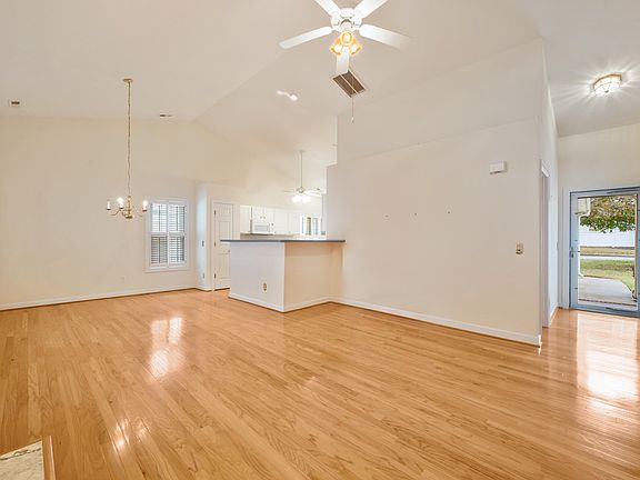 4th image of 103 Millet Dr