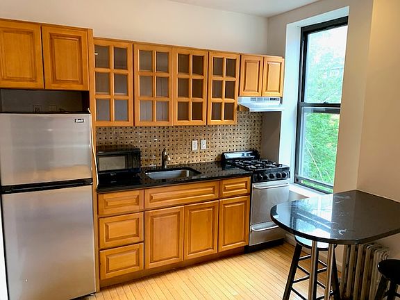 3rd image of 229 Elizabeth St APT 8