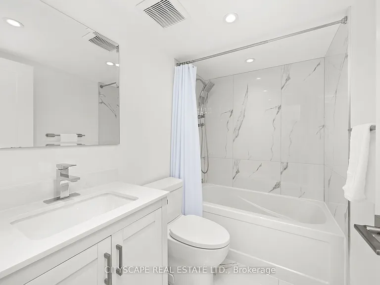 7460 Bathurst St #209 — Photo 23