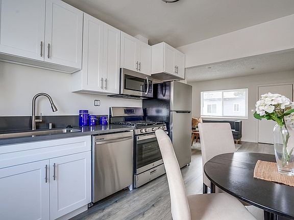 4th image of 1080 E Market St #3