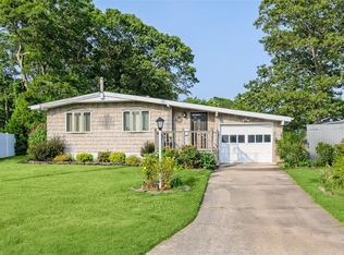 10 Jan Ct, Ronkonkoma, NY 11779