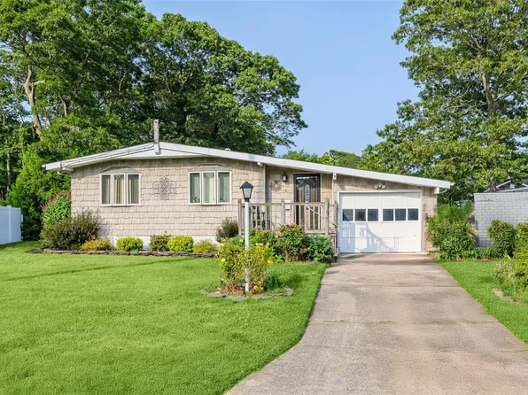 10 Jan Court, Ronkonkoma, NY 11779