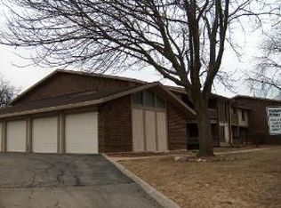 601 Garden Cir APT 1, Streamwood, IL