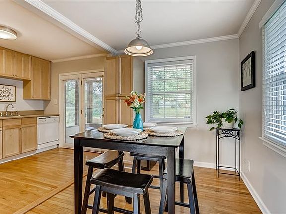 3rd image of 860 Wayland Ct SE
