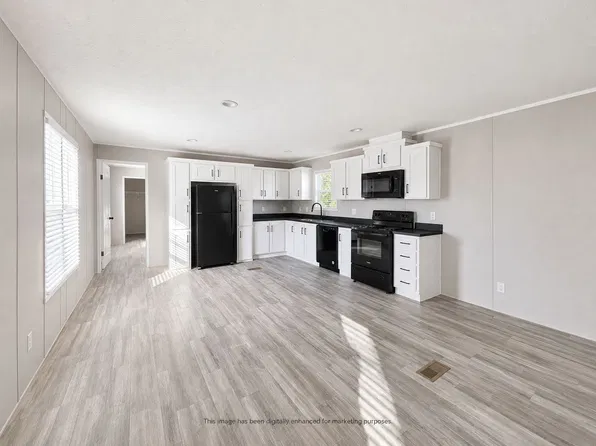 1707 E Blanchard Ave #15, Hutchinson, KS 67501