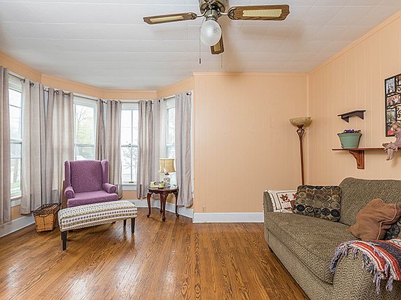 5th image of 510 W Washington St