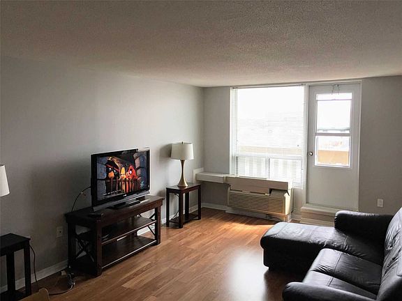 3rd image of 6720 Glen Erin Dr #512