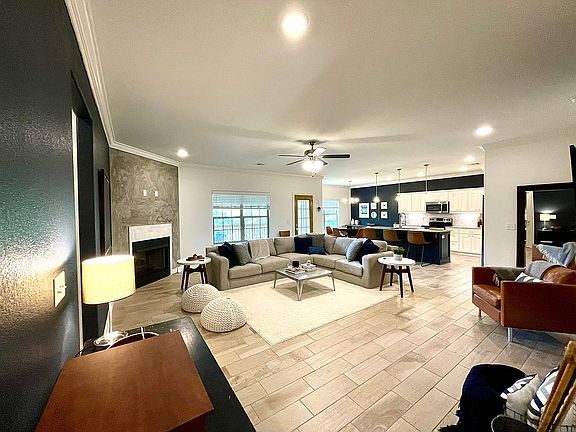 5th image of 46 Queensborough Dr