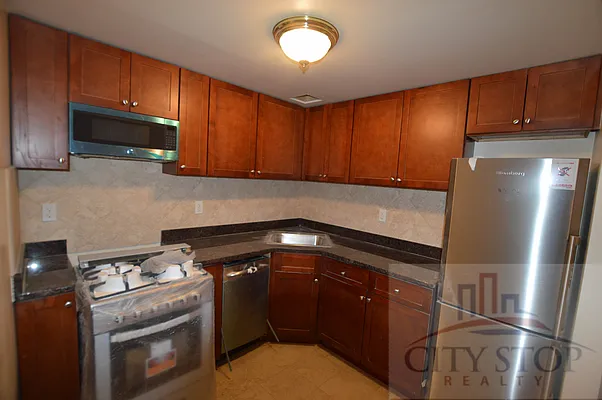 Rented by City Stop Realty | media 2