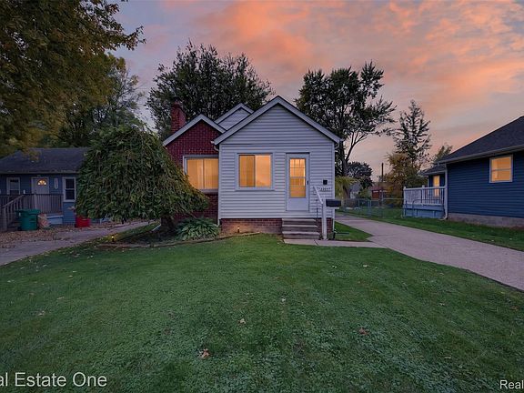 3rd image of 22457 Piper Ave W