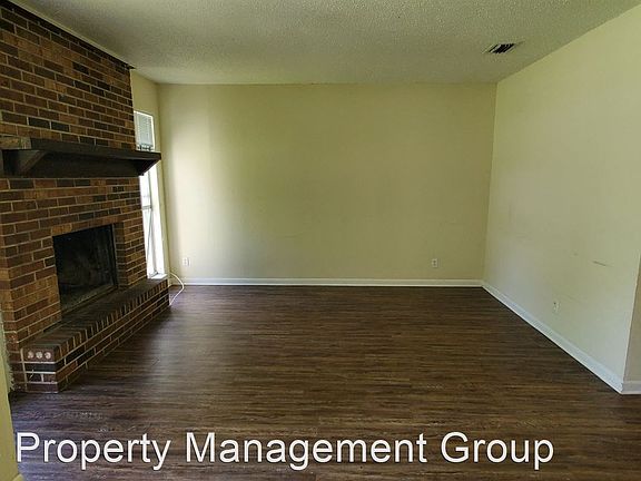 2nd image of 118 SE Bracken Way #102