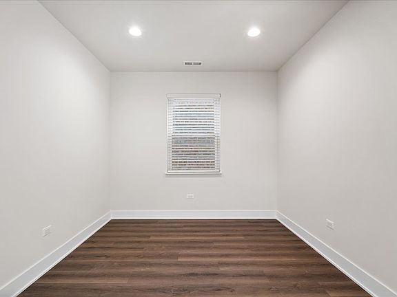 3rd image of 2314 W Arthur Ave #1