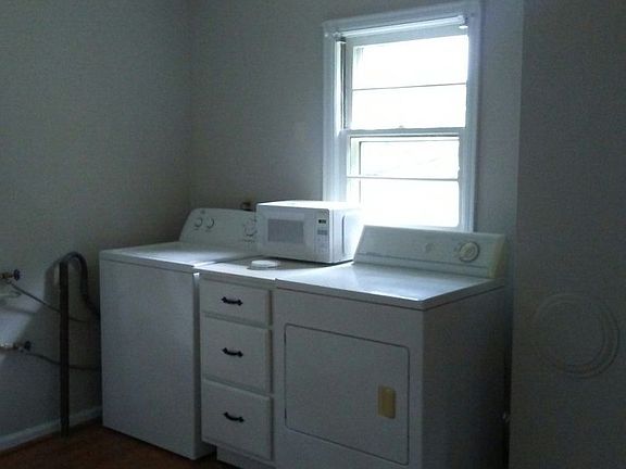 3rd image of 114 Houston St Unit A
