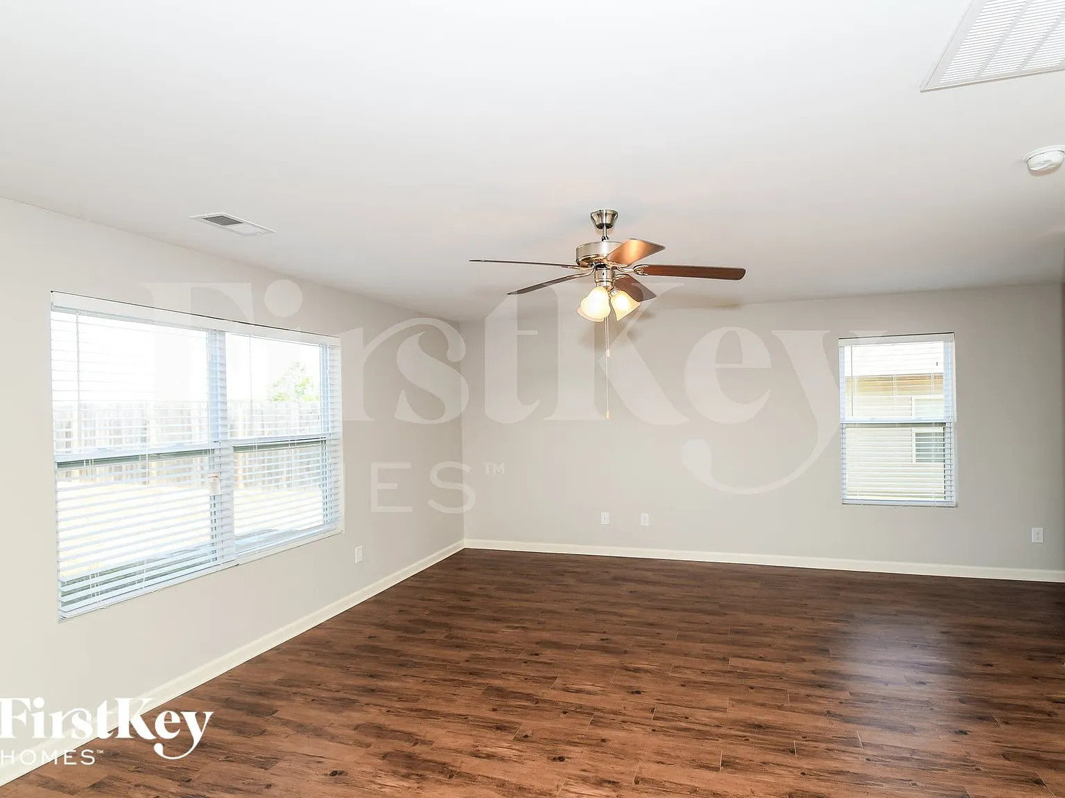 4 bed, 2.5 bath, 2338 sqft, $2,100 — Photo 2