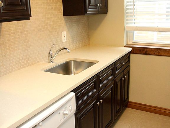 3rd image of 5118 Jamieson Ave #A