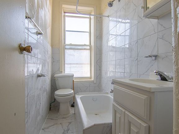 3rd image of 396 Halsey St APT 3L
