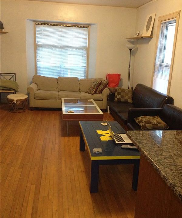 504 E Liv Room
