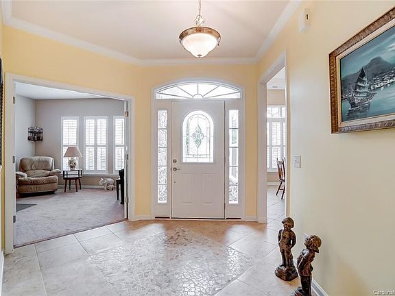 4th image of 4054 Ambleside Dr