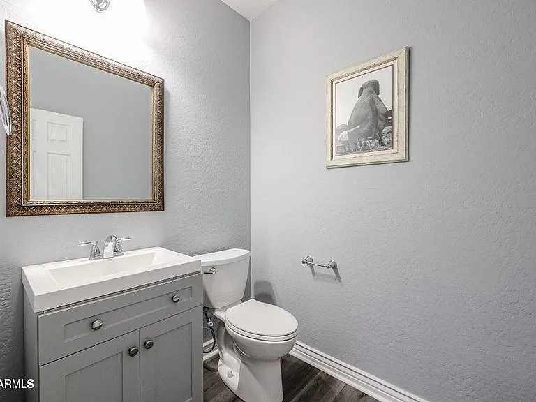 10863 W Washington St — Photo 17