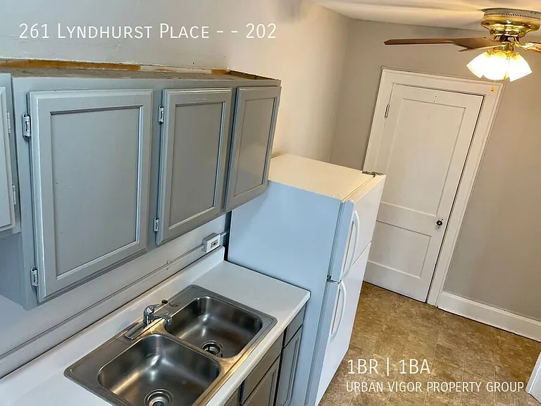 261 Lyndhurst Pl #202 — Photo 8