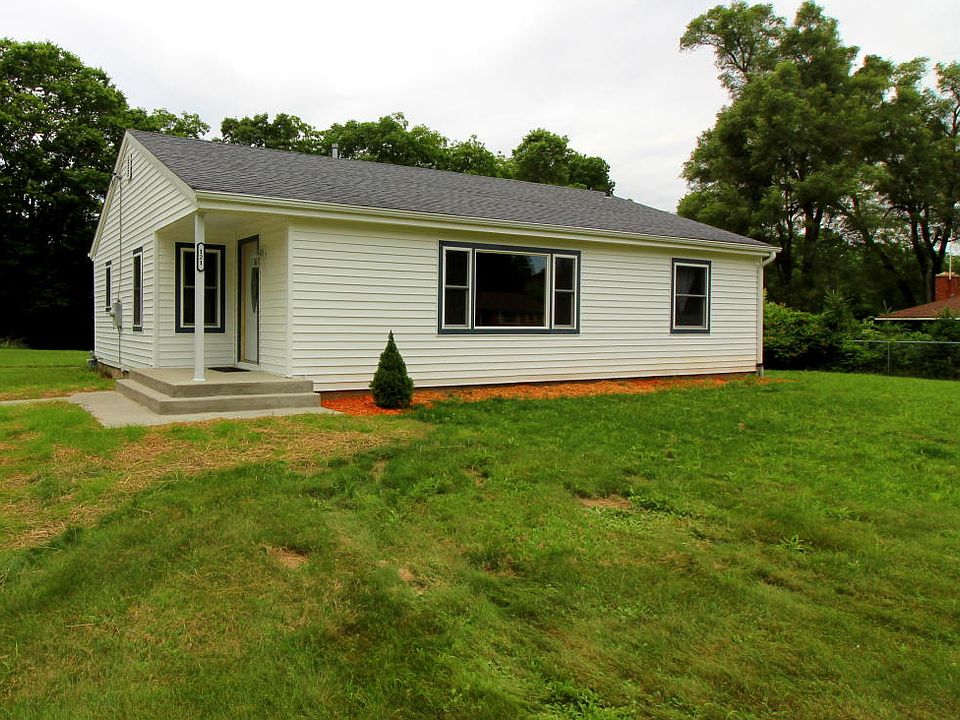 1st image of 121 Robin Ave N
