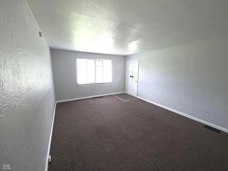 73 W Westfield Blvd — Photo 5