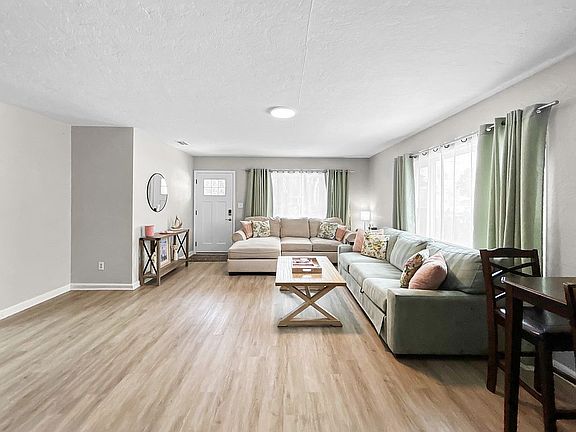 5th image of 463 Park St N