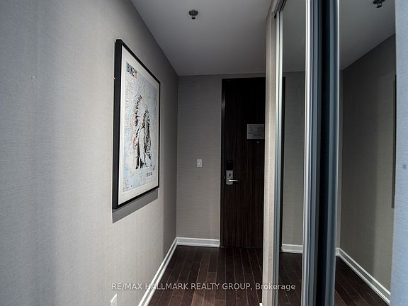 5th image of 300 Lisgar St #1111