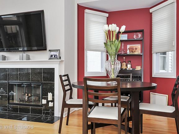 3rd image of 1722 W Diversey Ave #2