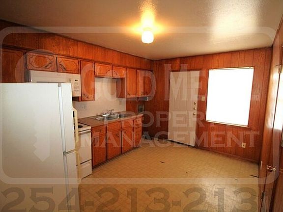 3rd image of 805 Pecan Cir