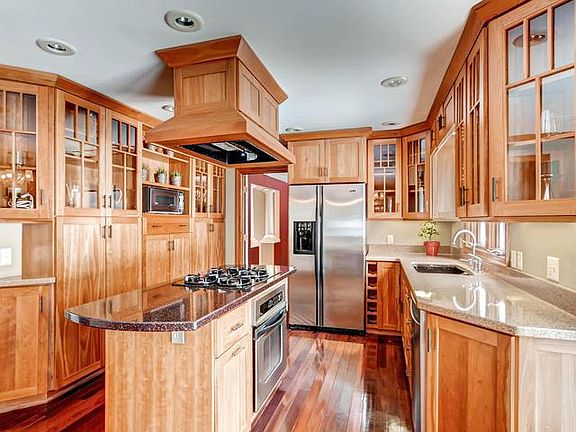 4th image of 2940 Xanthus Ln N