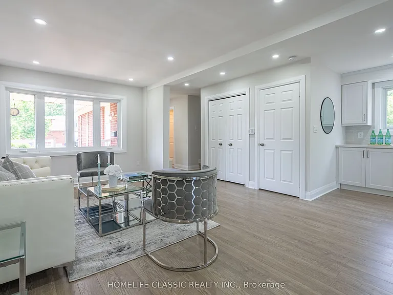32 Rosenfeld Dr — Photo 8