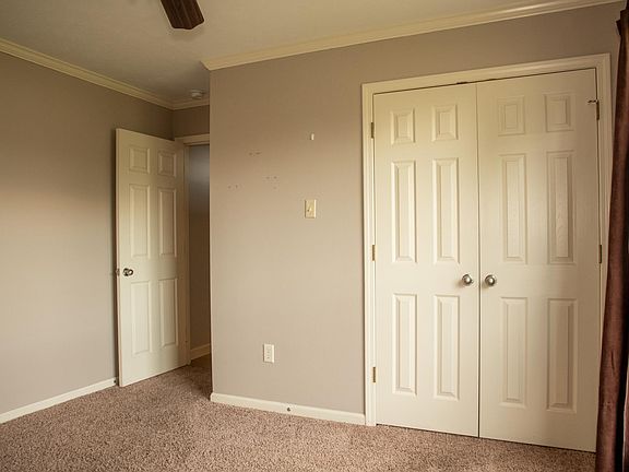 2nd image of 915 Woodard Dr #915