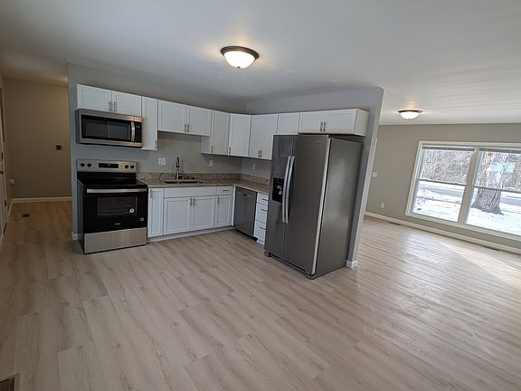 2nd image of 462 Forest Ave