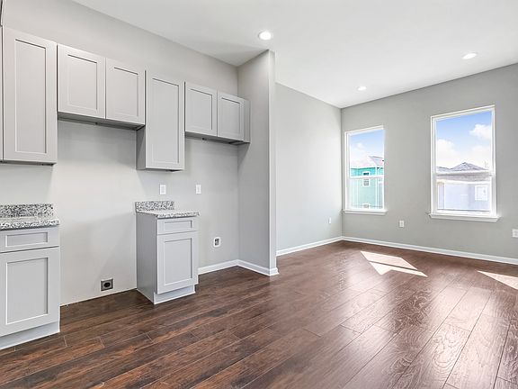 4th image of 2823 Amelia St #2823