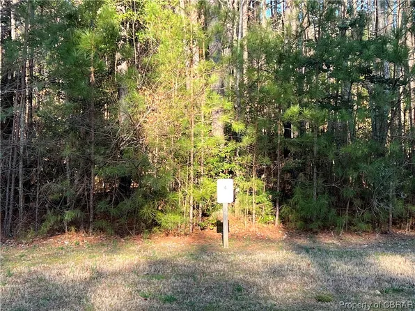 4 Hartfield Grn, Hartfield, VA 23071