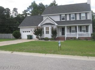 5548 Hall Glen Dr, Hope Mills, NC 28348