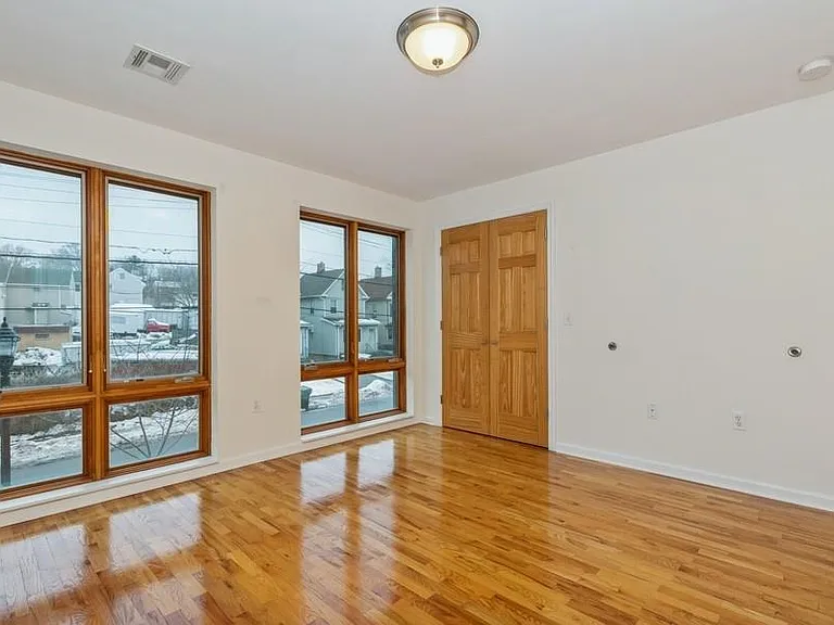 17 Meadow Rd #306 — Photo 11