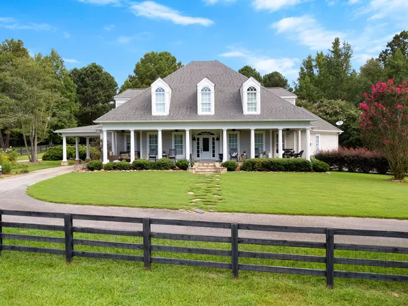 110 Green Meadow Ln, Fayetteville, GA 30215
