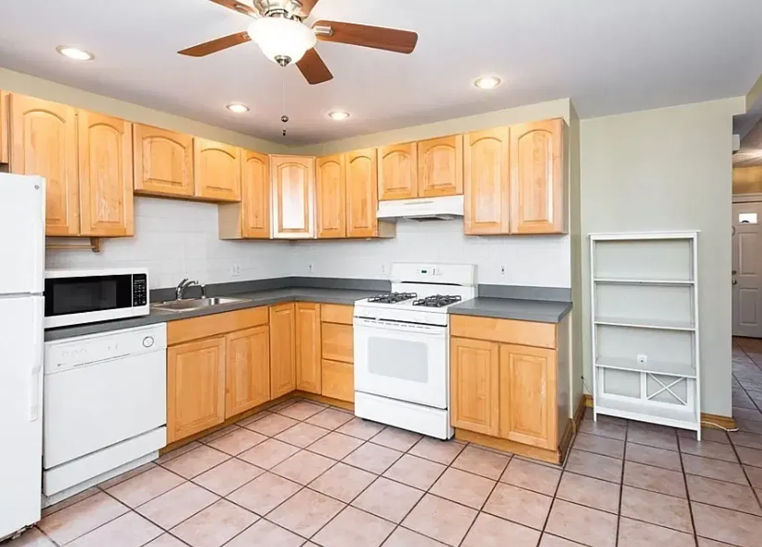 2 bed, 1008 sqft, $4,000 — Photo 1