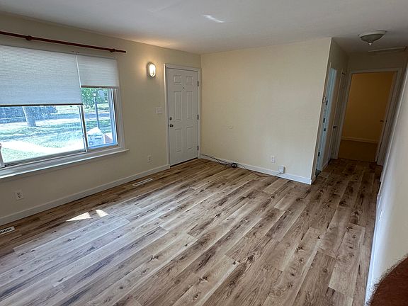 2nd image of 321 W Ainsworth Blvd
