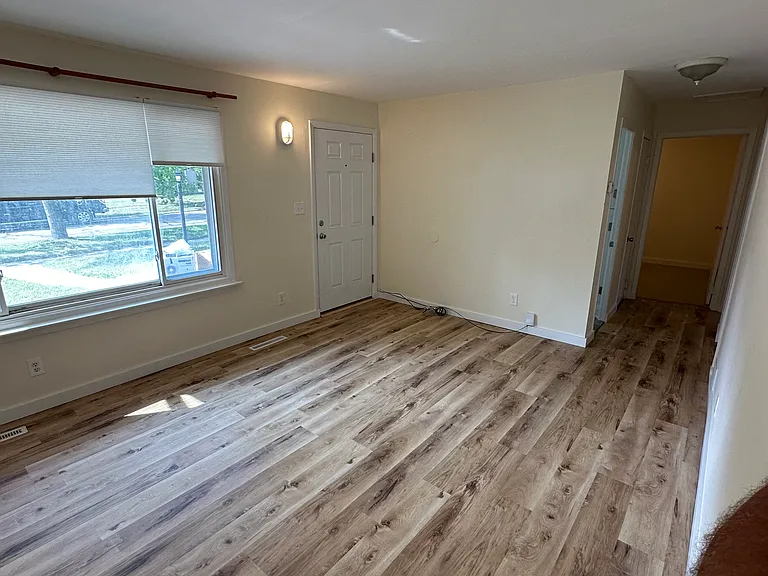 321 W Ainsworth Blvd — Photo 2