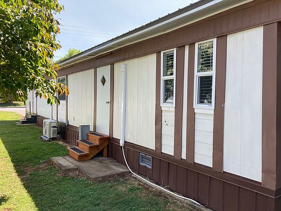 3rd image of 582 Westwood Cir