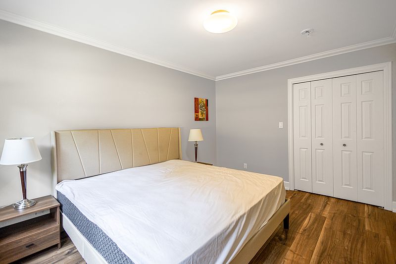 Surrey House for rent - 8 Bedrooms — photo 13