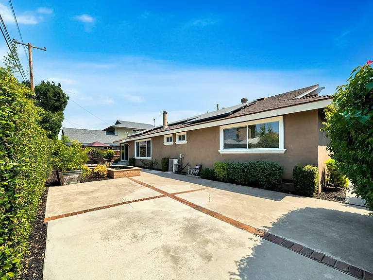13341 Cromwell Dr — Photo 39