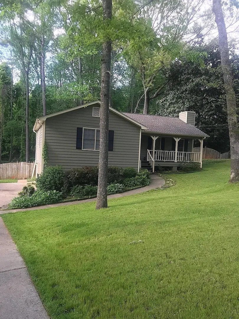 Room in 3 Bedroom Home in Kennesaw — Photo 1